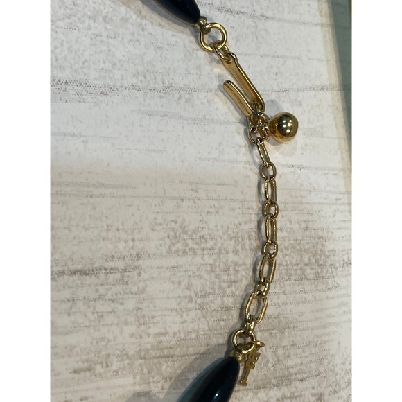 * Trifari Necklace black and gold beads. Gold clasp and emblem. - Picture 4 of 8